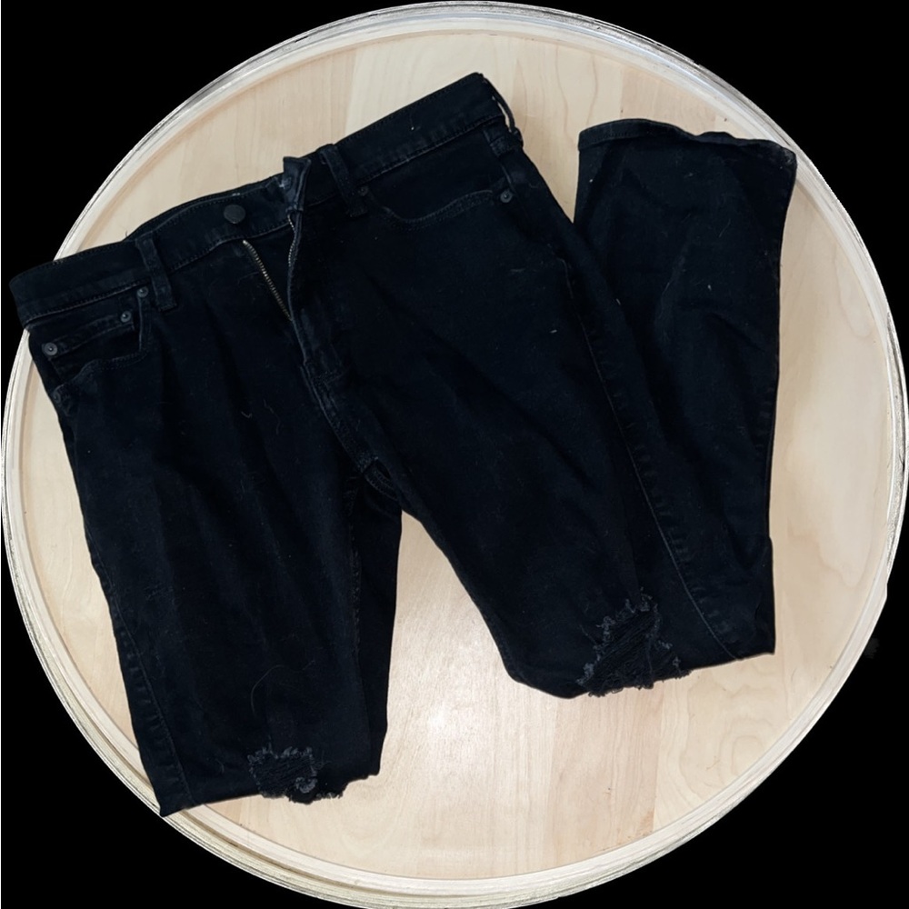 Men’s black ripped jeans